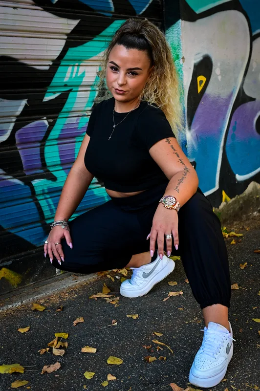 Portfolio fotografico - Ritratto streetwear — ambientazione urbana