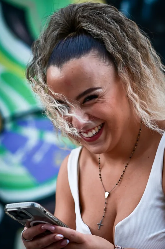 Portfolio fotografico - Ritratto candid — risata spontanea